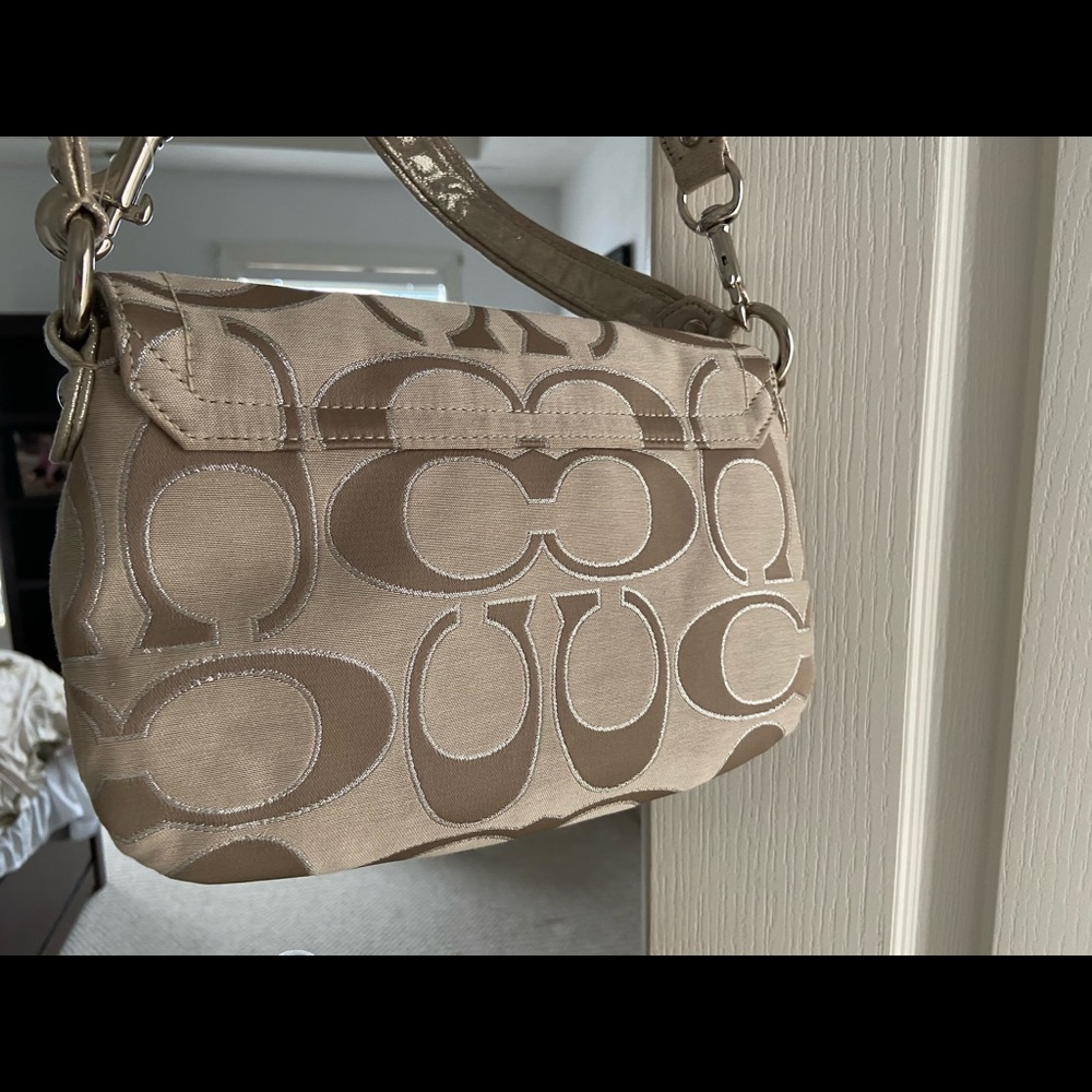 Coach Cross Body - Picture 4 of 7